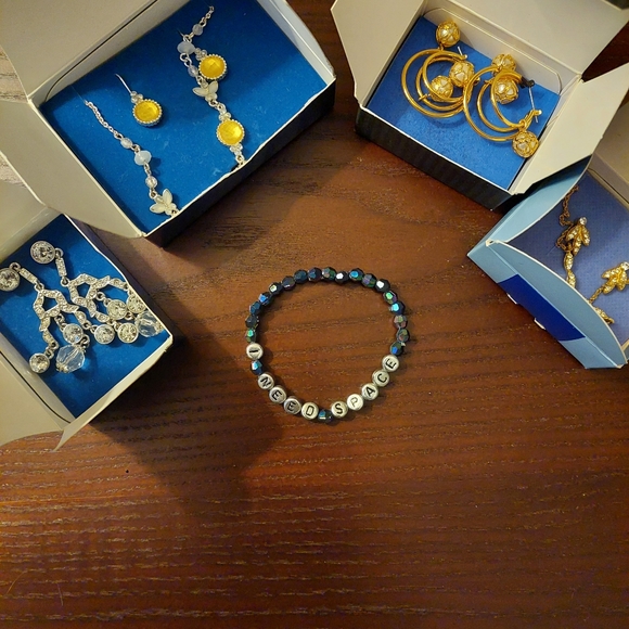 Jewelry bundle - Picture 2 of 3